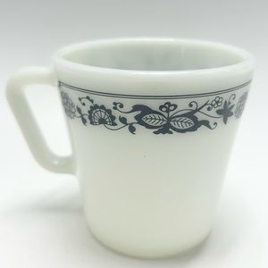Pyrex - Vintage Milk Glass Old Town Blue Onion Coffee Cup Mug.